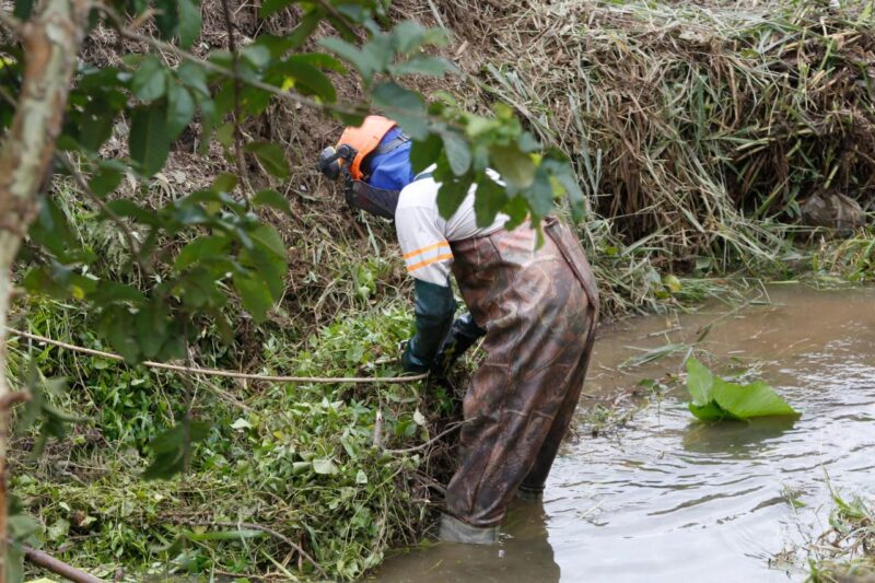 Prefeitura De Joinville Realiza Limpeza De Km De Rios Valas E