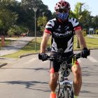 ciclista pedala em Joinville