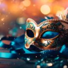 Máscara de carnaval azul e dourada com fitas
