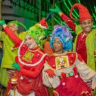 Meninas fantasiadas de duendes para o Natal de Joinville